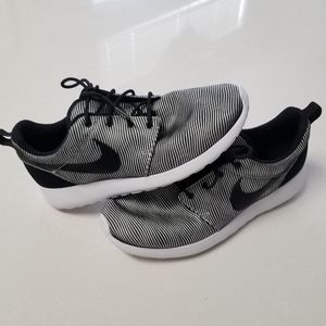 Nike black & white shoes